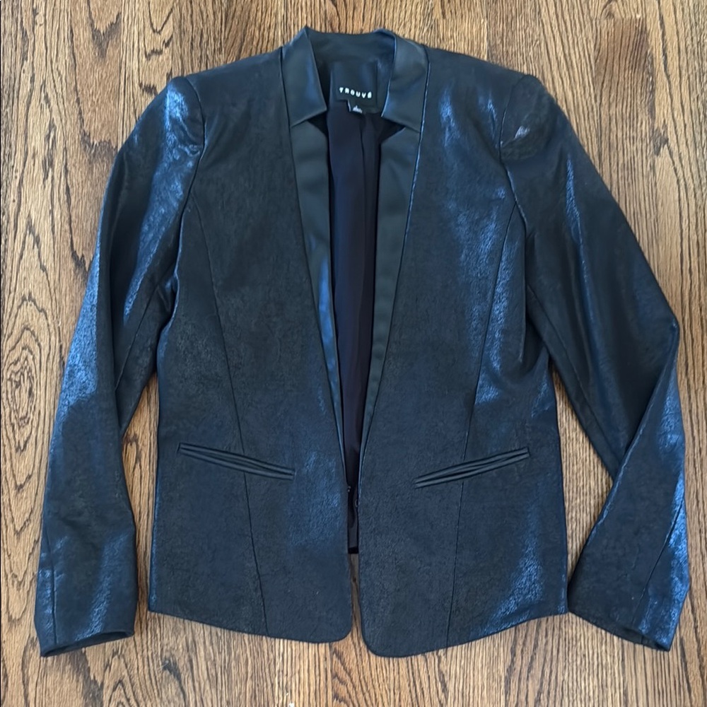 Trouve Black Blazer with Notched Lapels and Tailored Silhouette